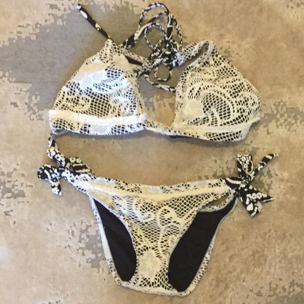 *FRI SALE* Lucky Brand crochet 2pc - NEVER WORN!!